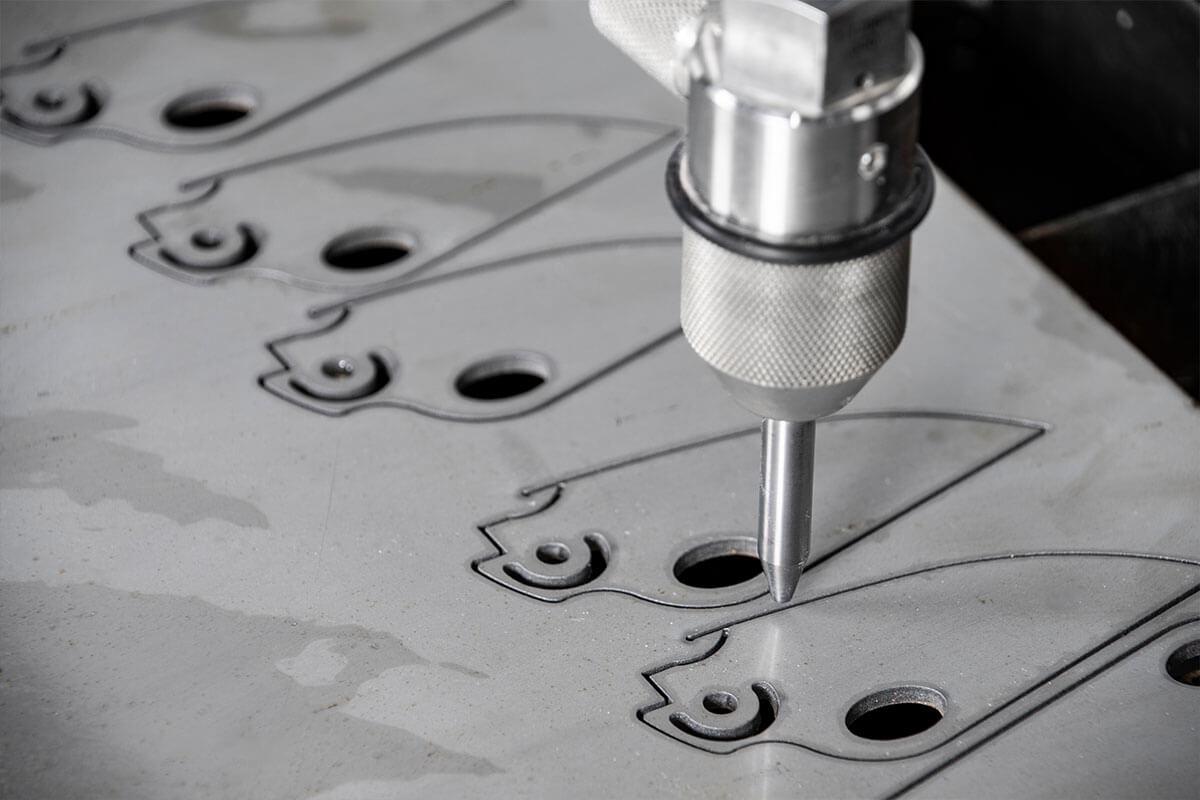 Water jet deals metal cutter